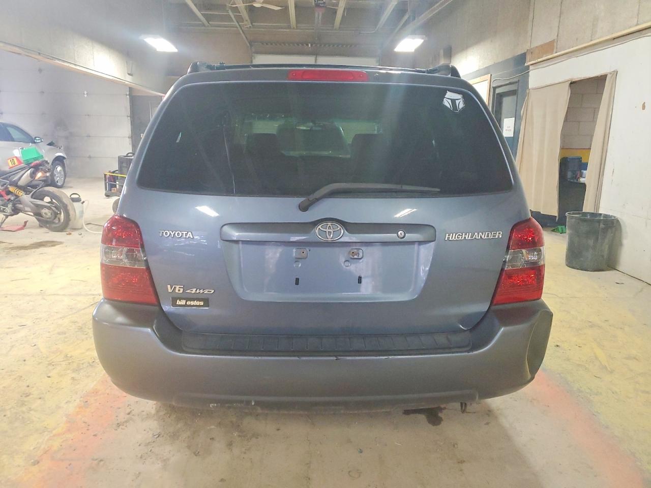 2004 TOYOTA HIGHLANDER photo 6