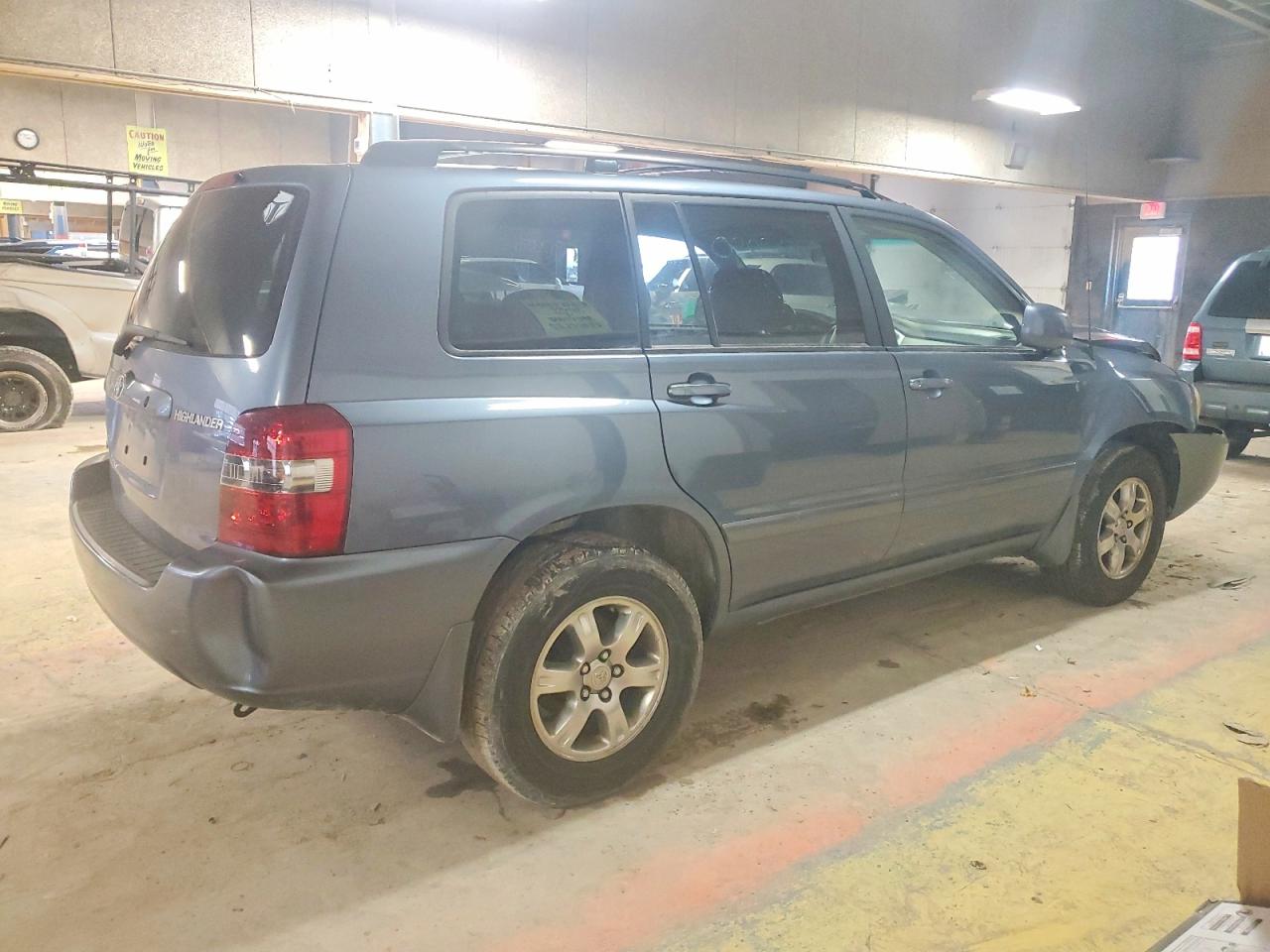 2004 TOYOTA HIGHLANDER photo 3