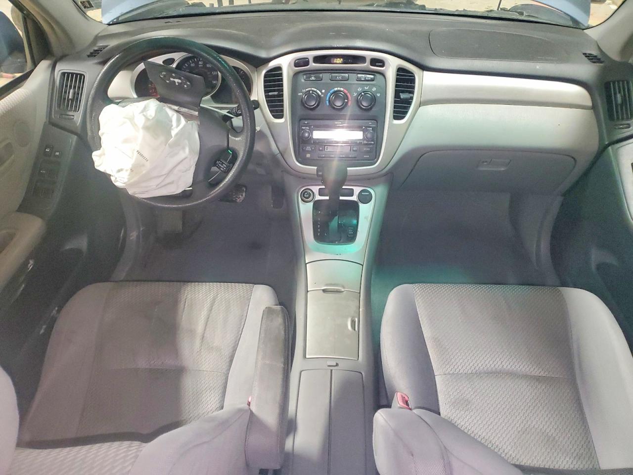 2004 TOYOTA HIGHLANDER photo 8