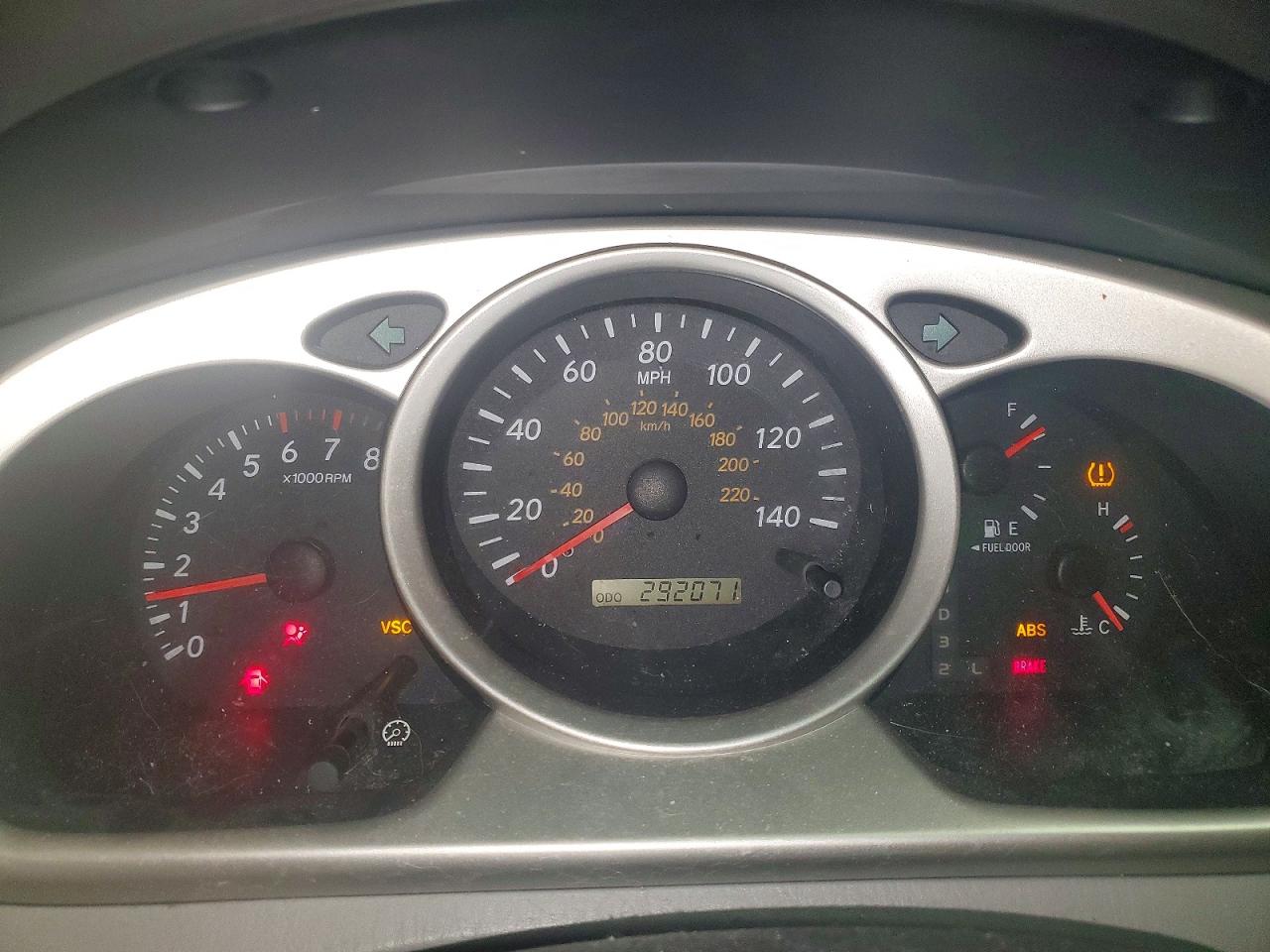 2004 TOYOTA HIGHLANDER photo 9
