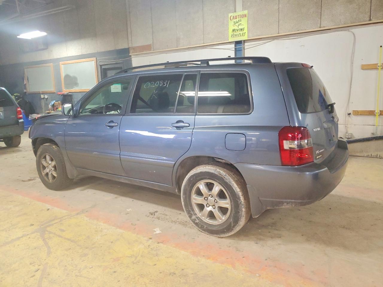 2004 TOYOTA HIGHLANDER photo 2