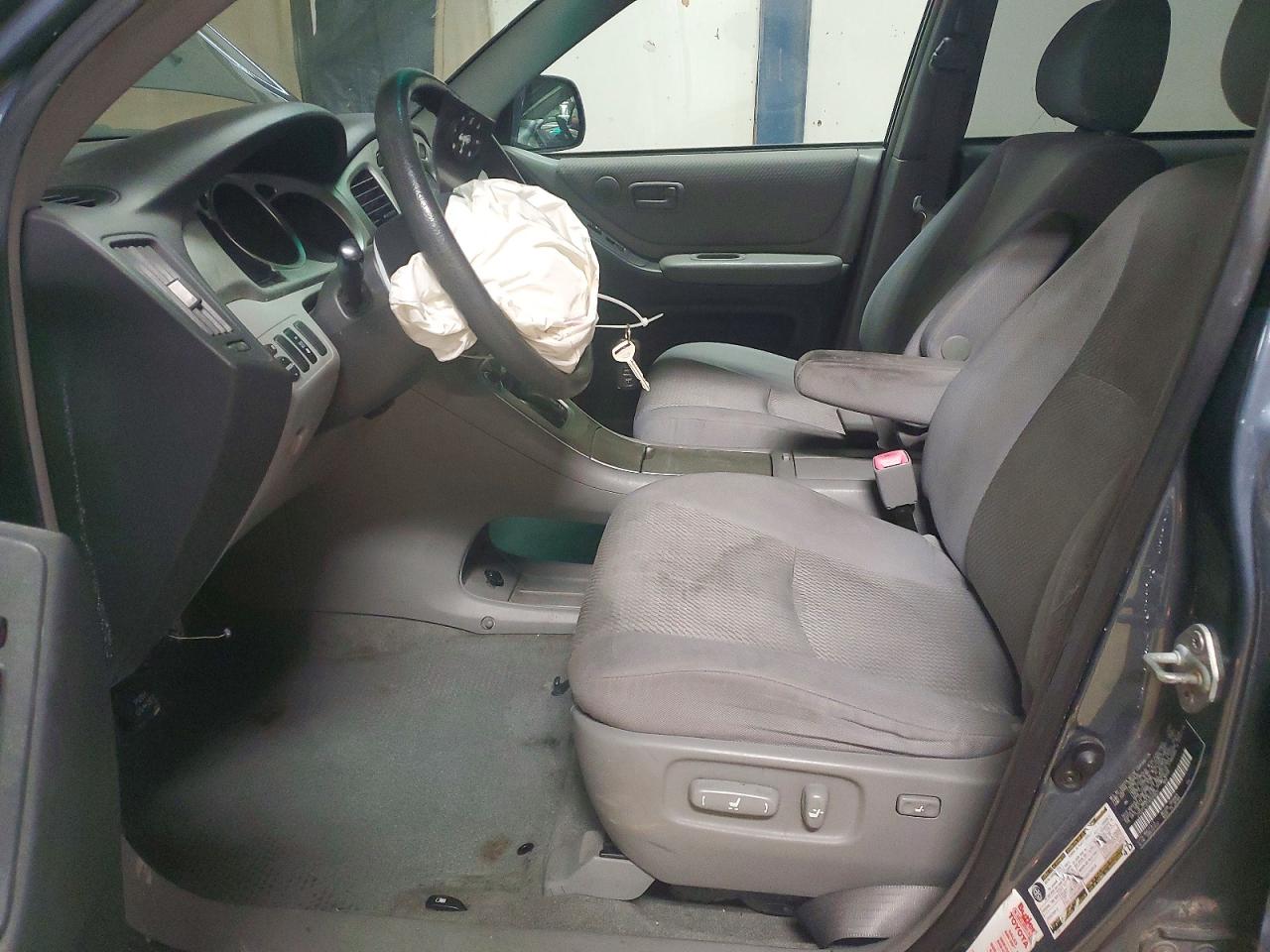 2004 TOYOTA HIGHLANDER photo 7