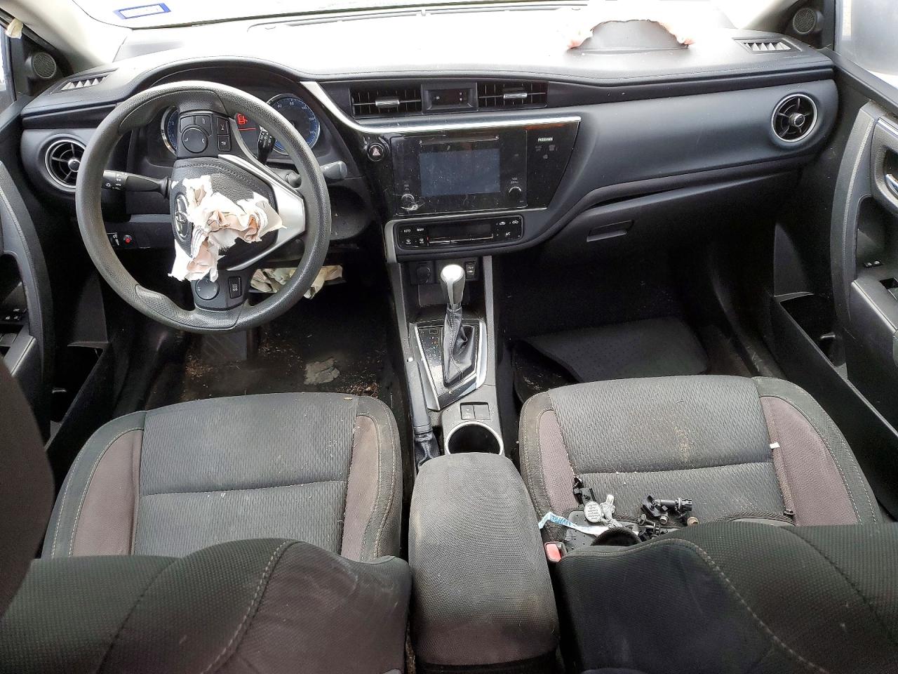 2017 TOYOTA COROLLA L photo 8
