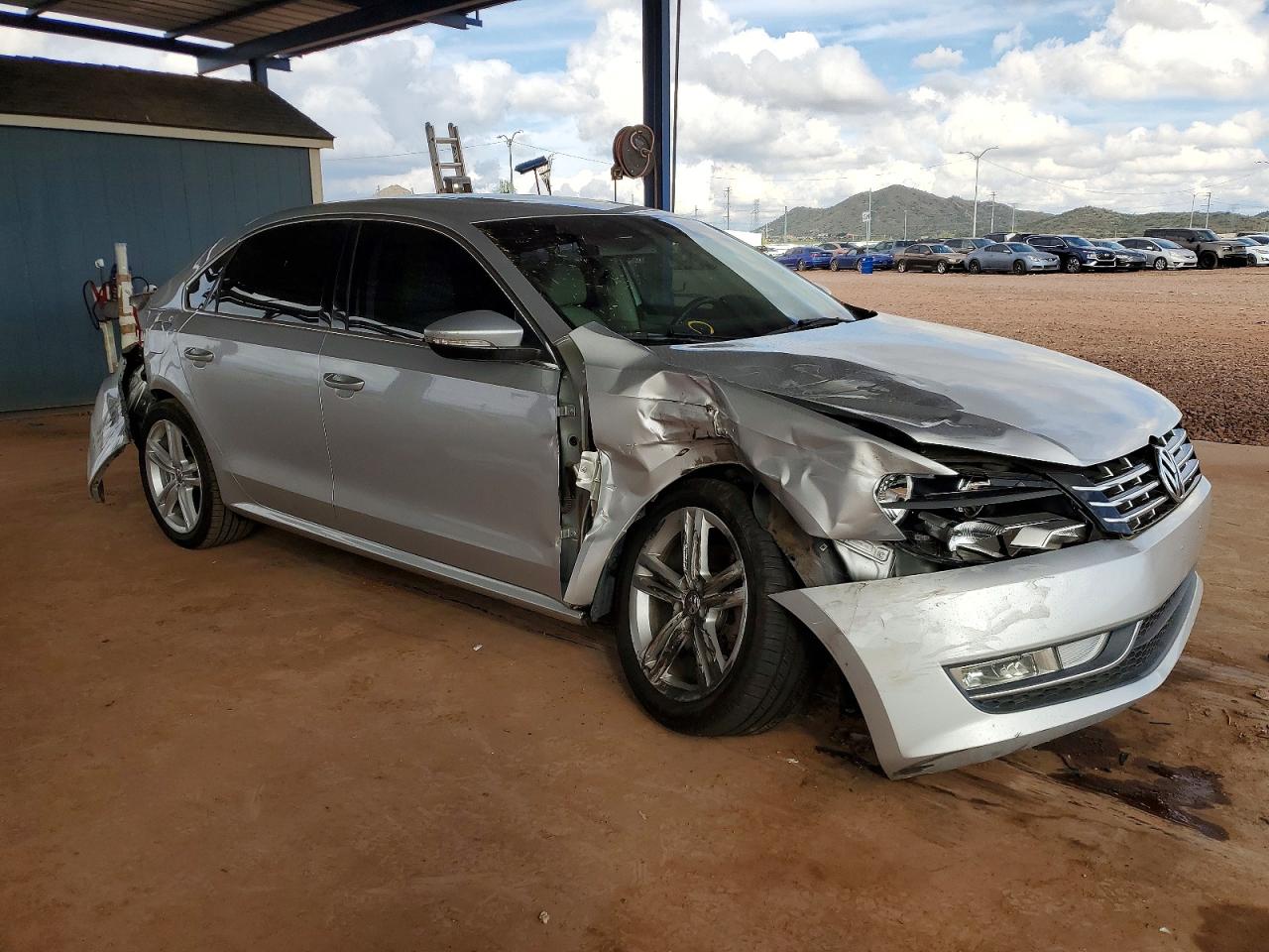 2012 VOLKSWAGEN PASSAT SE photo 4