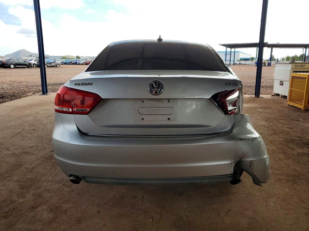 2012 VOLKSWAGEN PASSAT SE photo 6