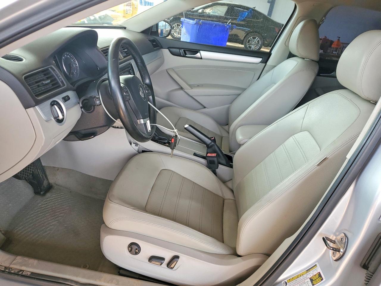 2012 VOLKSWAGEN PASSAT SE photo 7