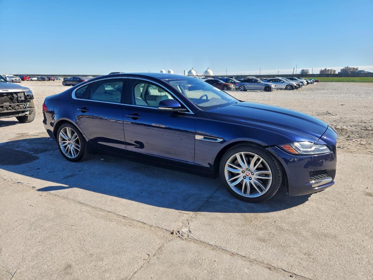 2016 JAGUAR XF PRESTIGE photo 4