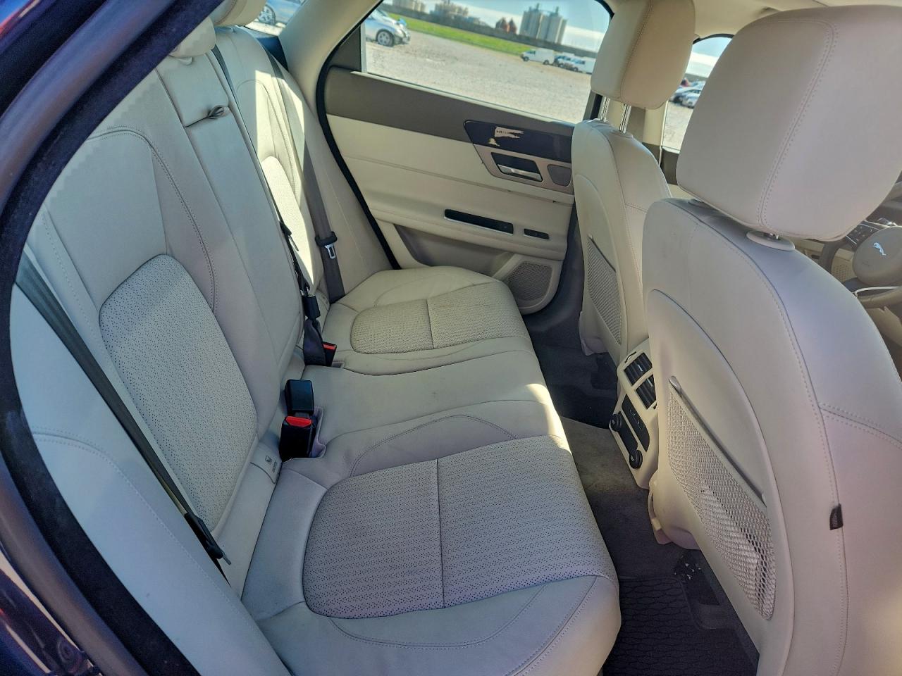 2016 JAGUAR XF PRESTIGE photo 10