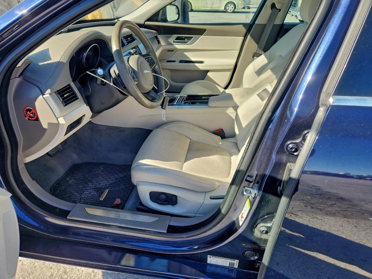 2016 JAGUAR XF PRESTIGE photo 7