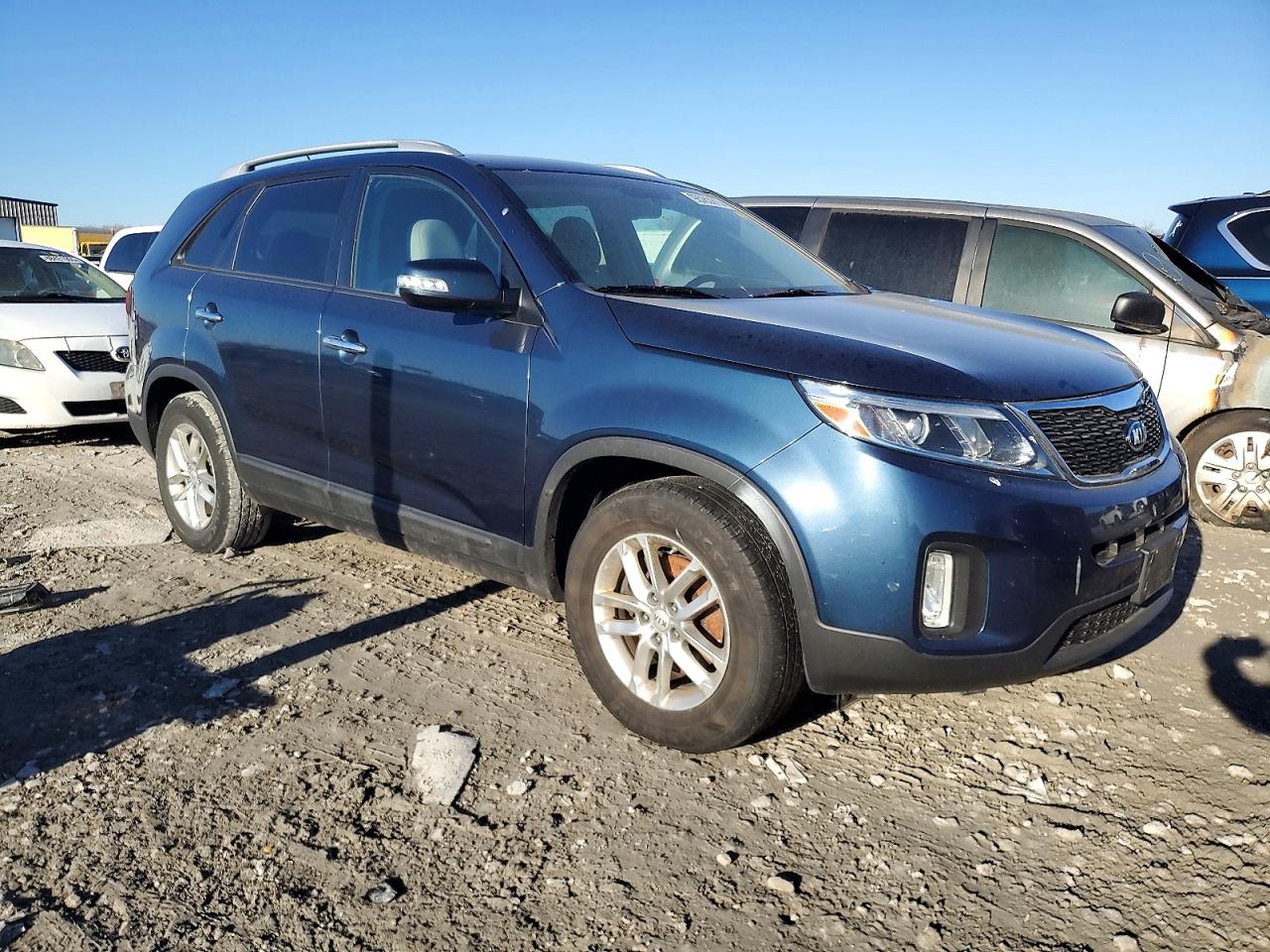 2014 KIA SORENTO LX photo 4