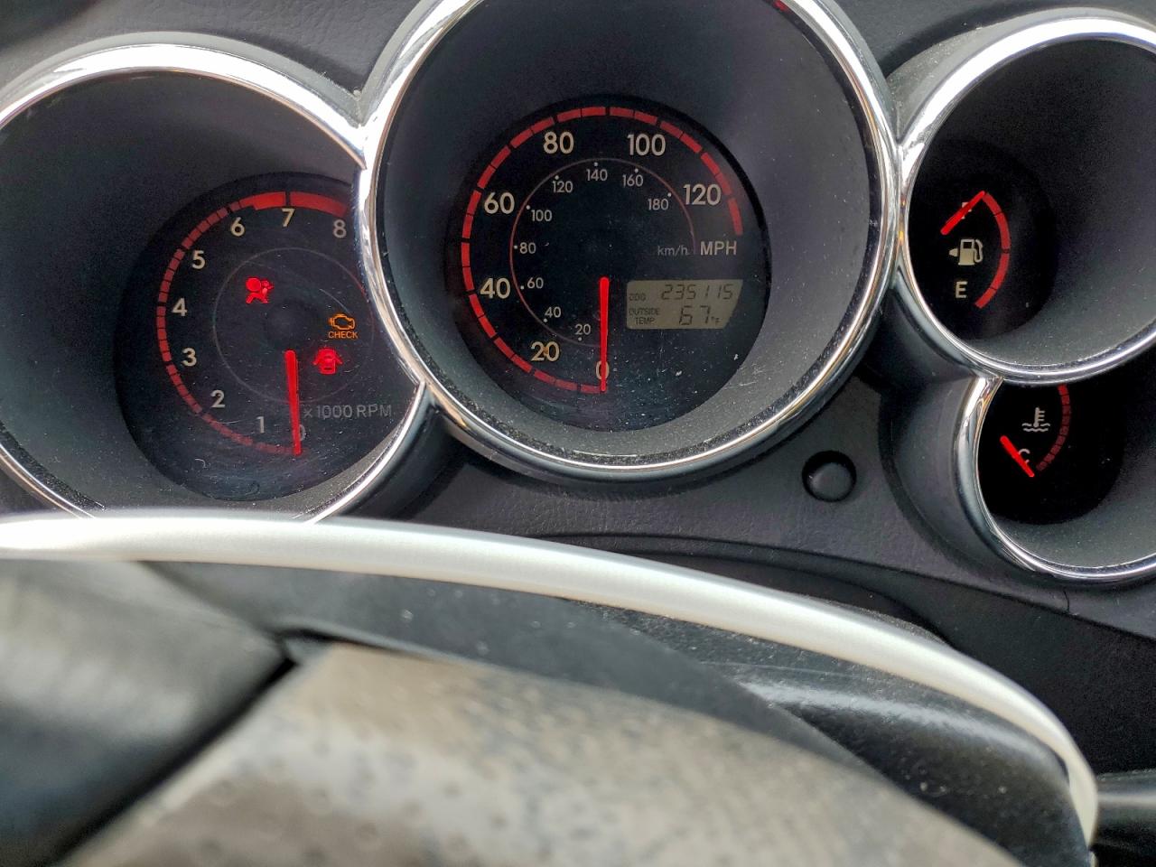 2004 TOYOTA COROLLA MATRIX XR photo 9
