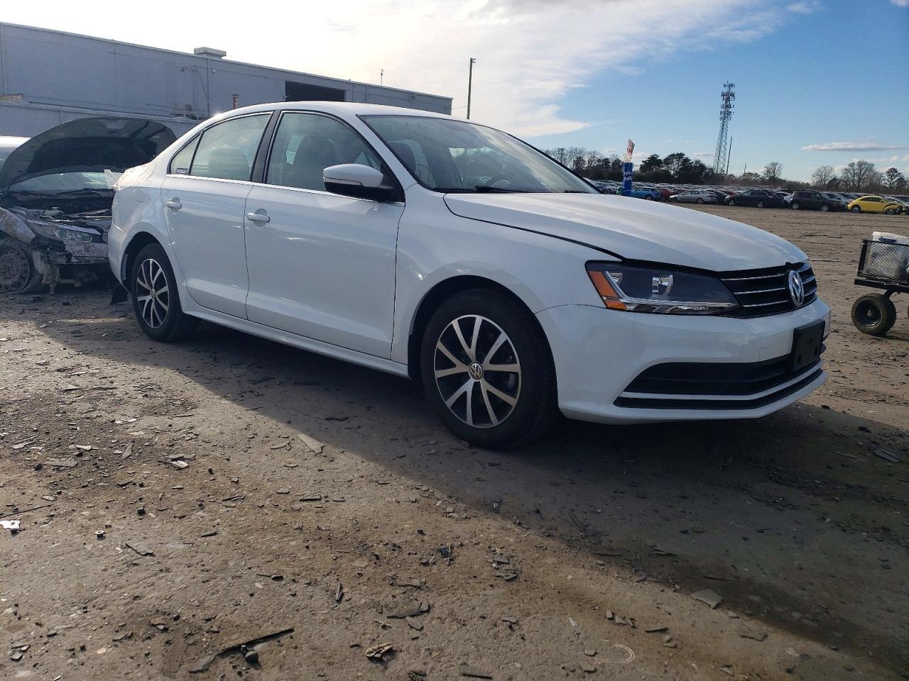 2017 VOLKSWAGEN JETTA SE photo 4