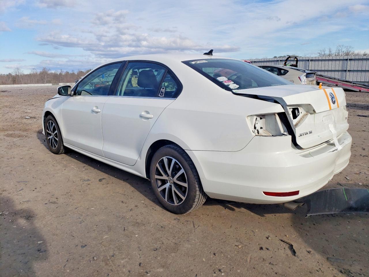 2017 VOLKSWAGEN JETTA SE photo 2