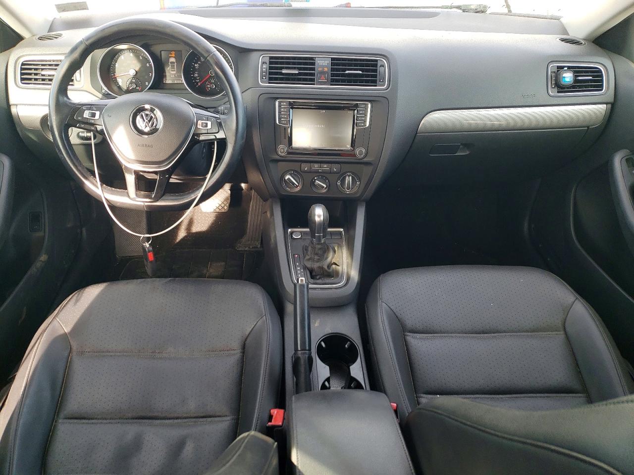2017 VOLKSWAGEN JETTA SE photo 8
