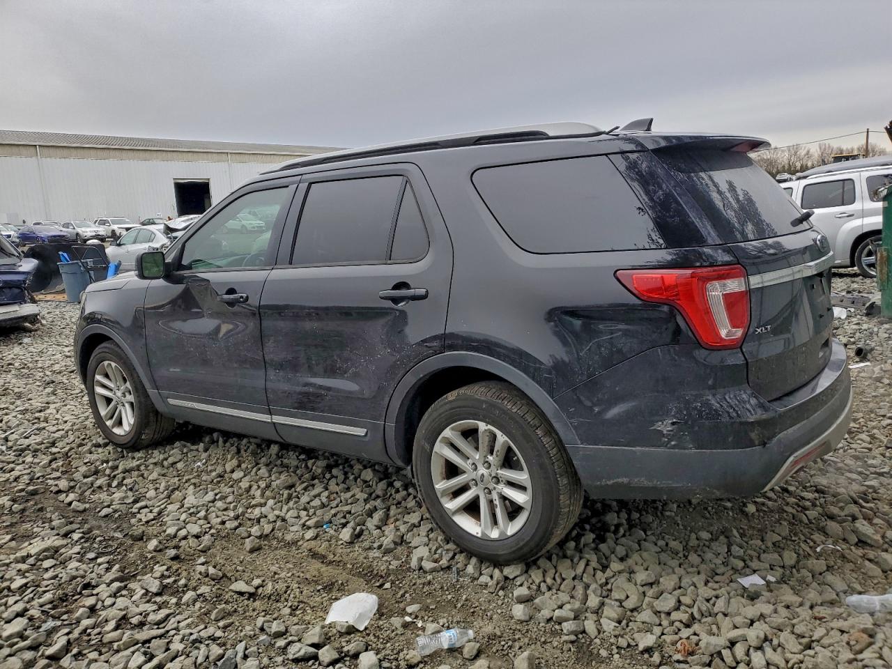 2016 FORD EXPLORER XLT photo 2