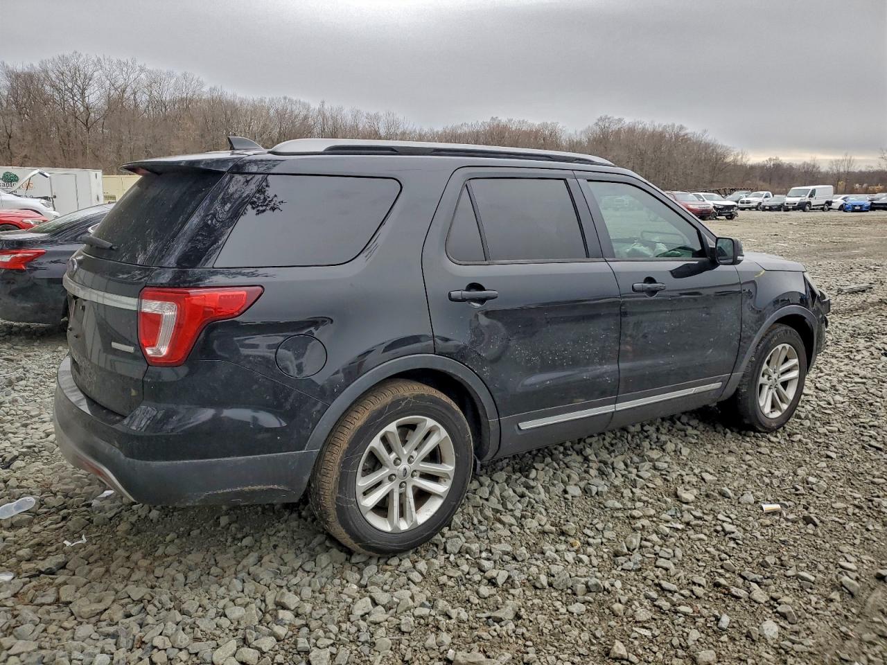 2016 FORD EXPLORER XLT photo 3