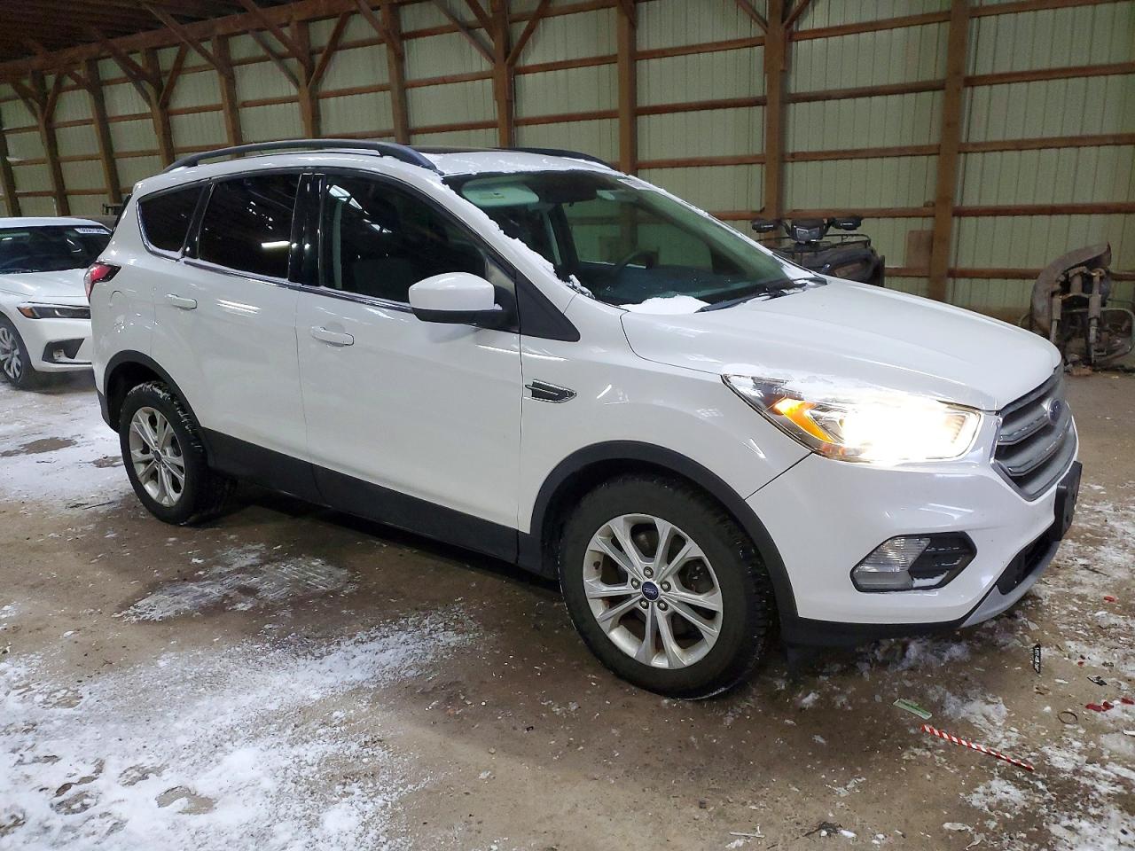 2017 FORD ESCAPE SE photo 4