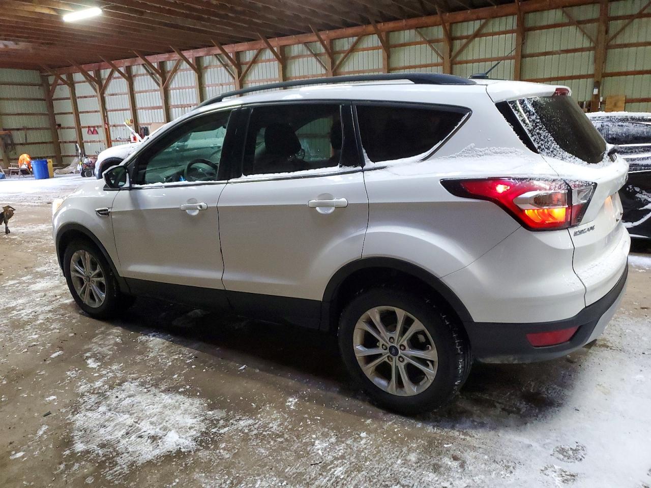 2017 FORD ESCAPE SE photo 2