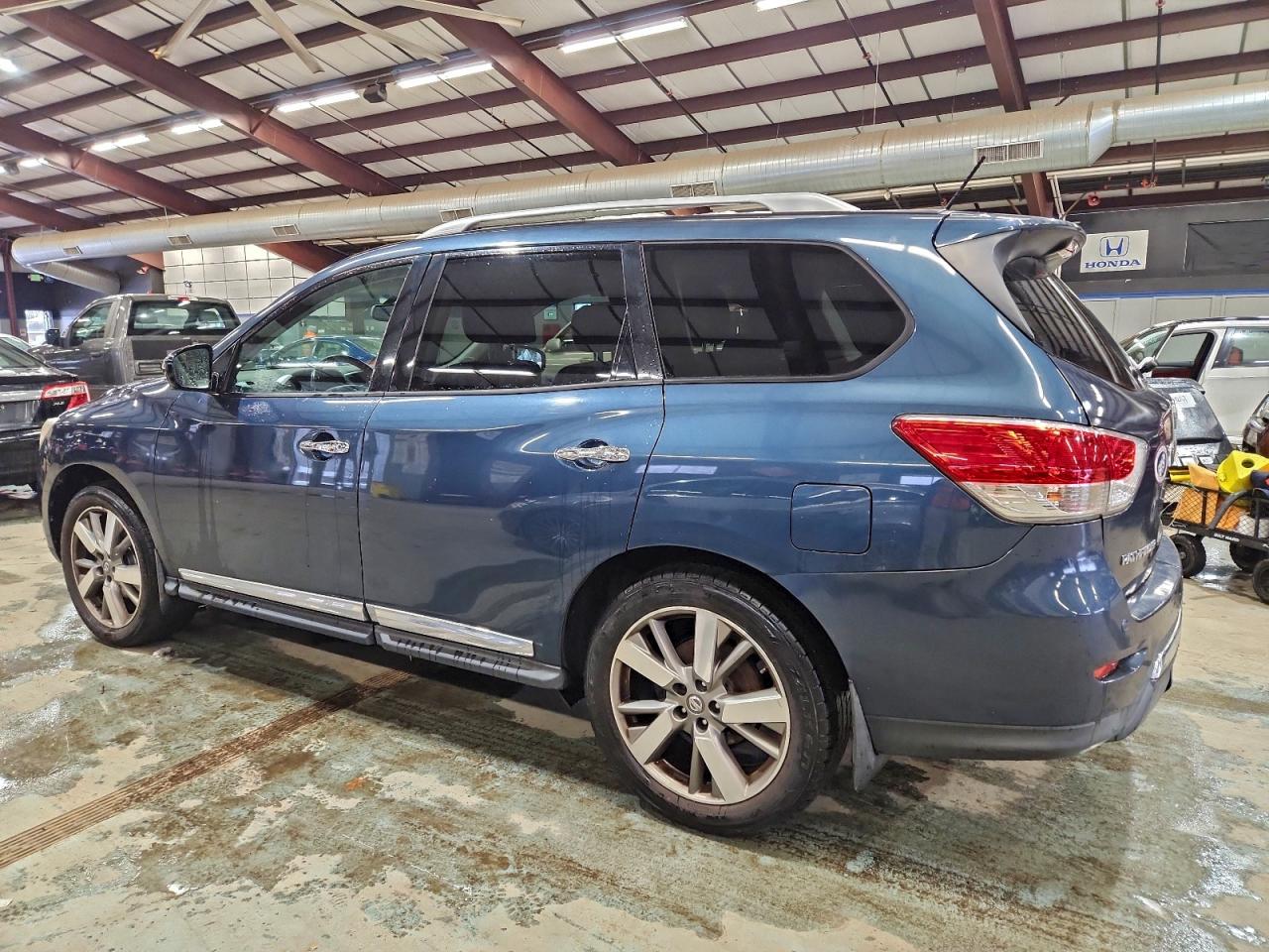 2013 NISSAN PATHFINDER S photo 2