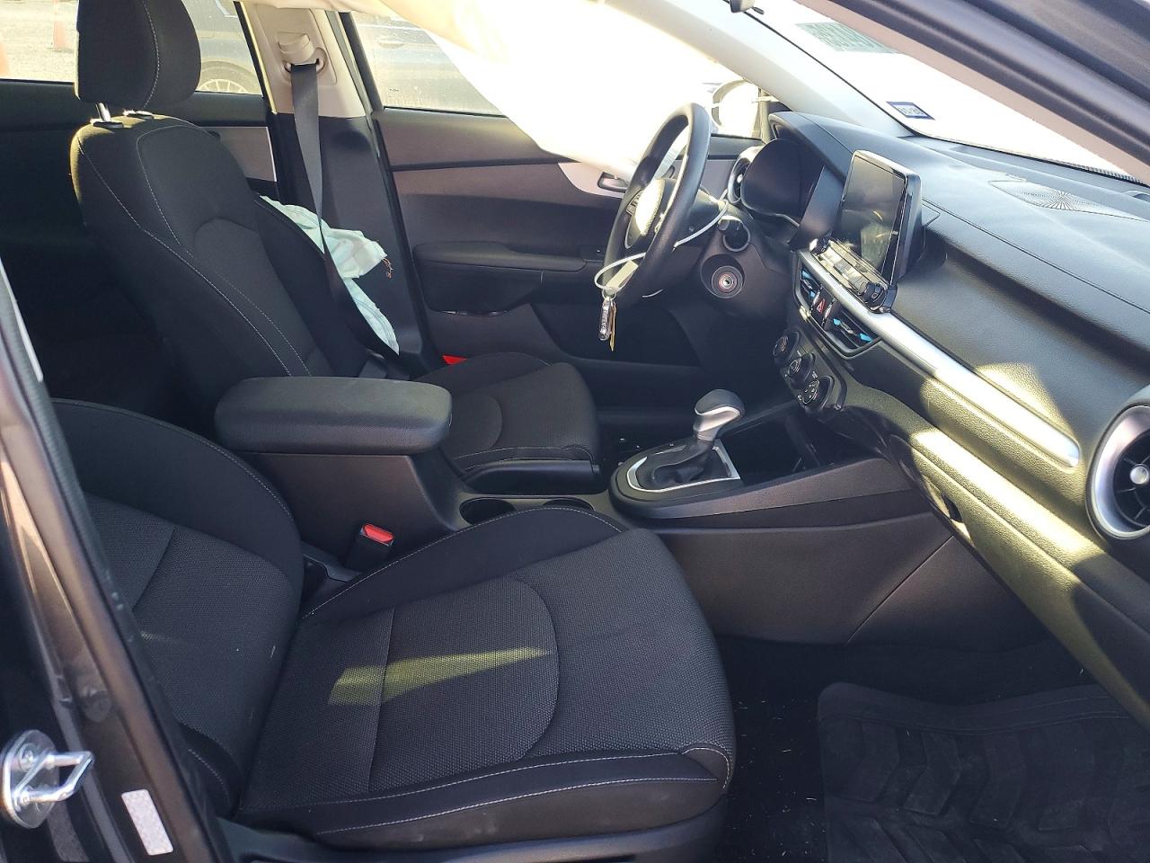 2024 KIA FORTE LX photo 13