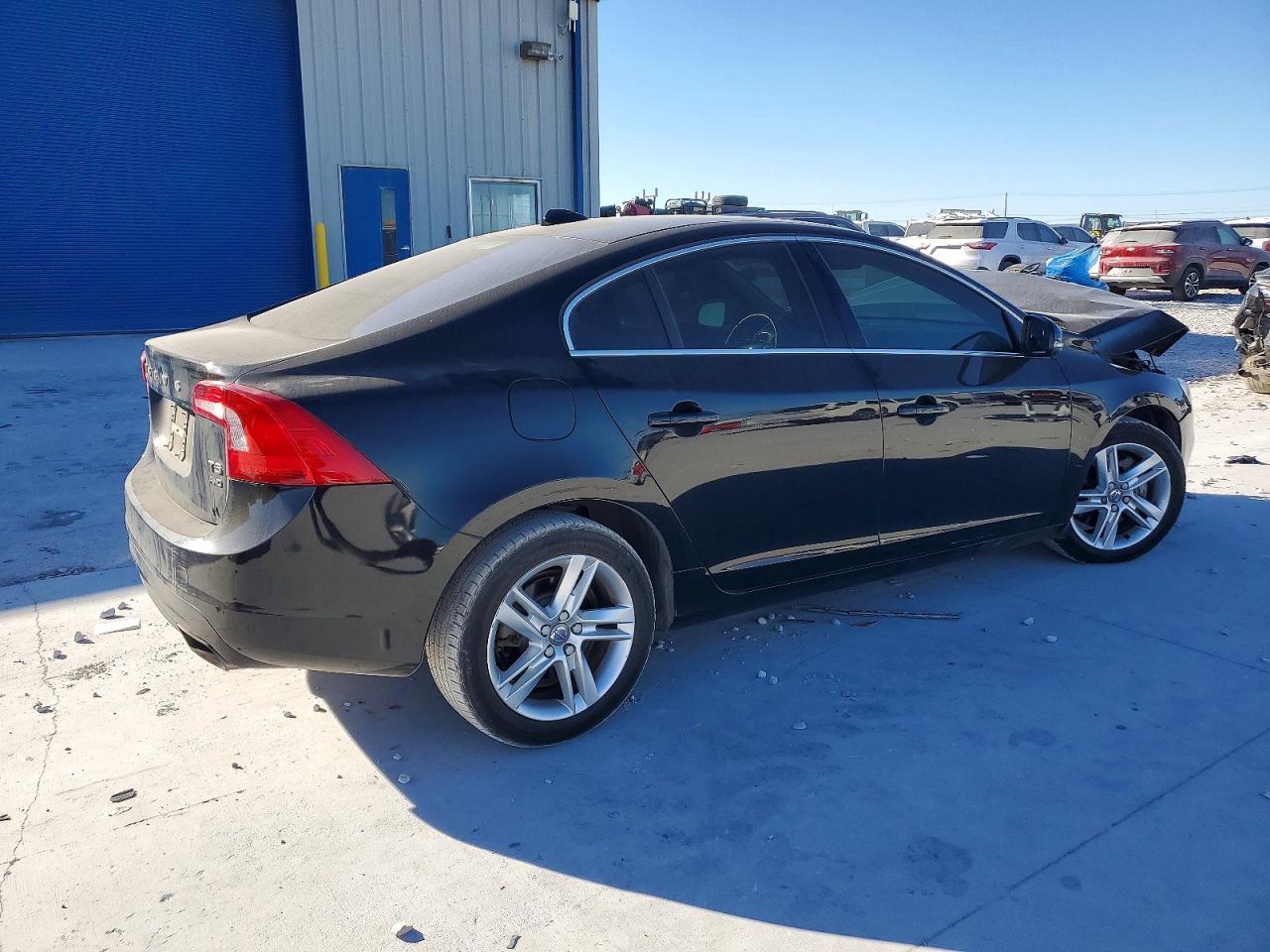 2015 VOLVO S60 PREMIER photo 3