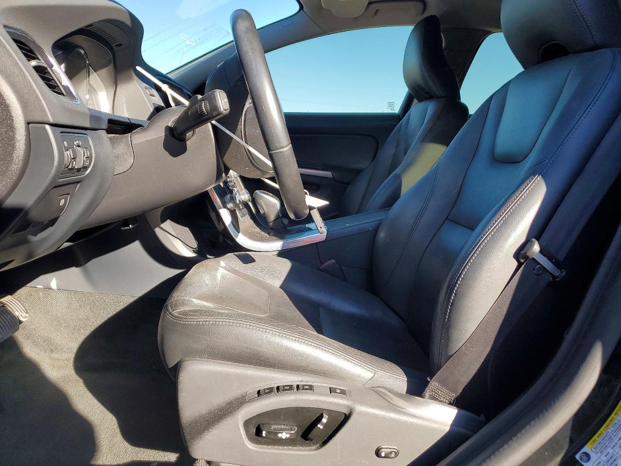 2015 VOLVO S60 PREMIER photo 7