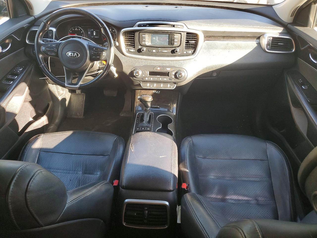 2016 KIA SORENTO photo 8