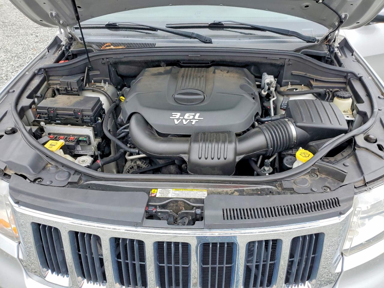2012 JEEP GRAND CHEROKEE LIMITED photo 12