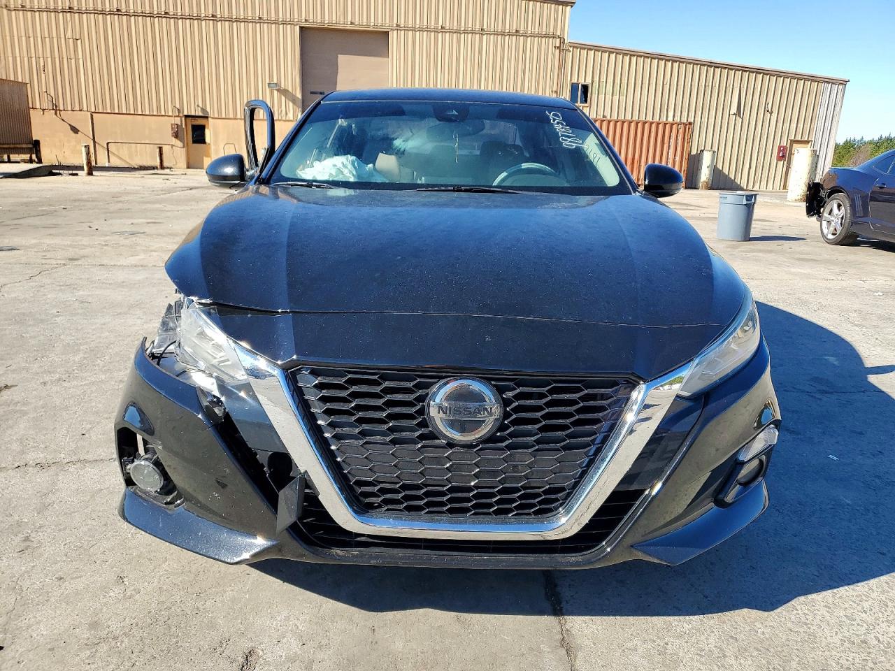2019 NISSAN ALTIMA photo 9