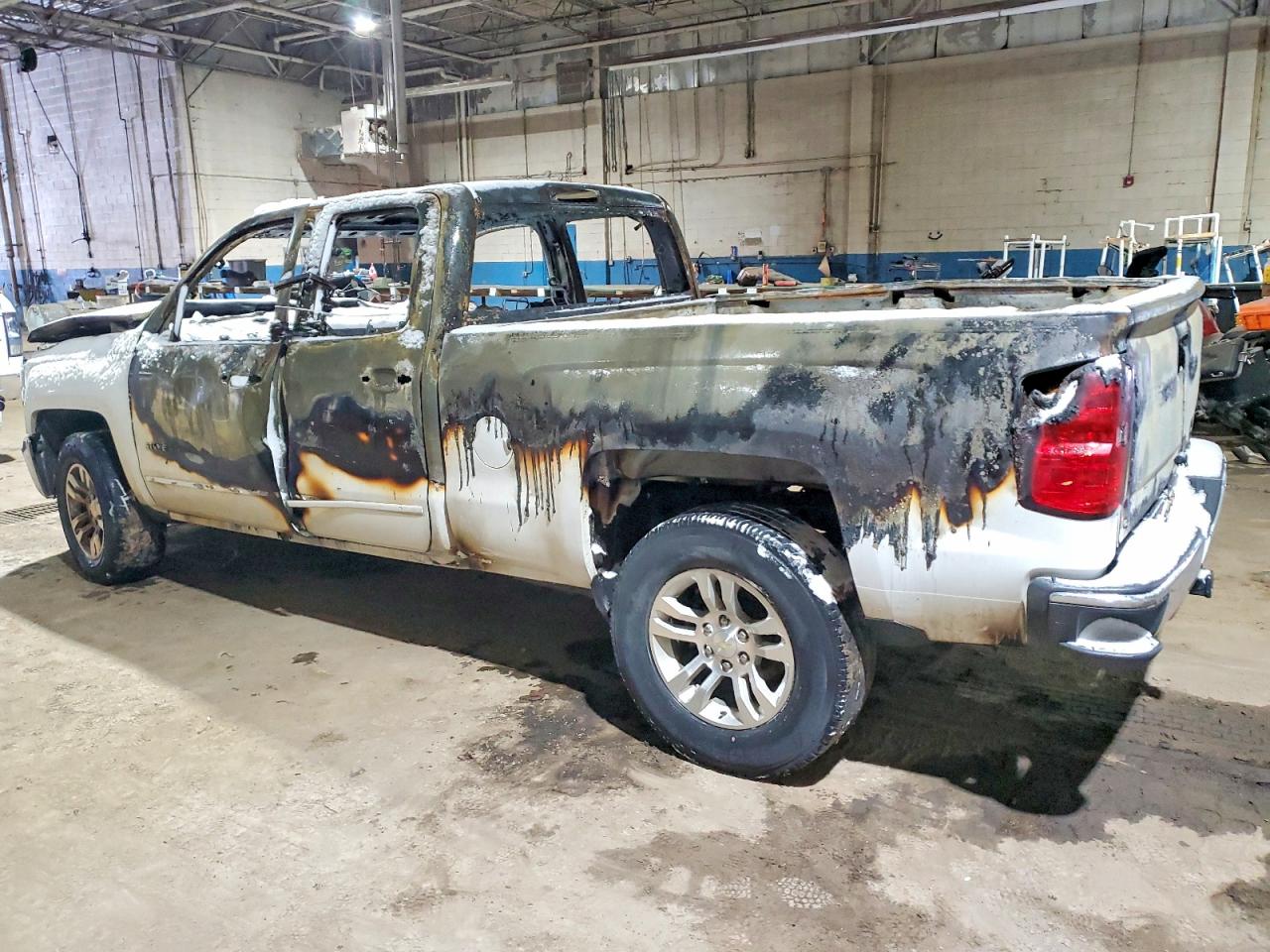 2016 CHEVROLET SILVERADO K1500 LT photo 2