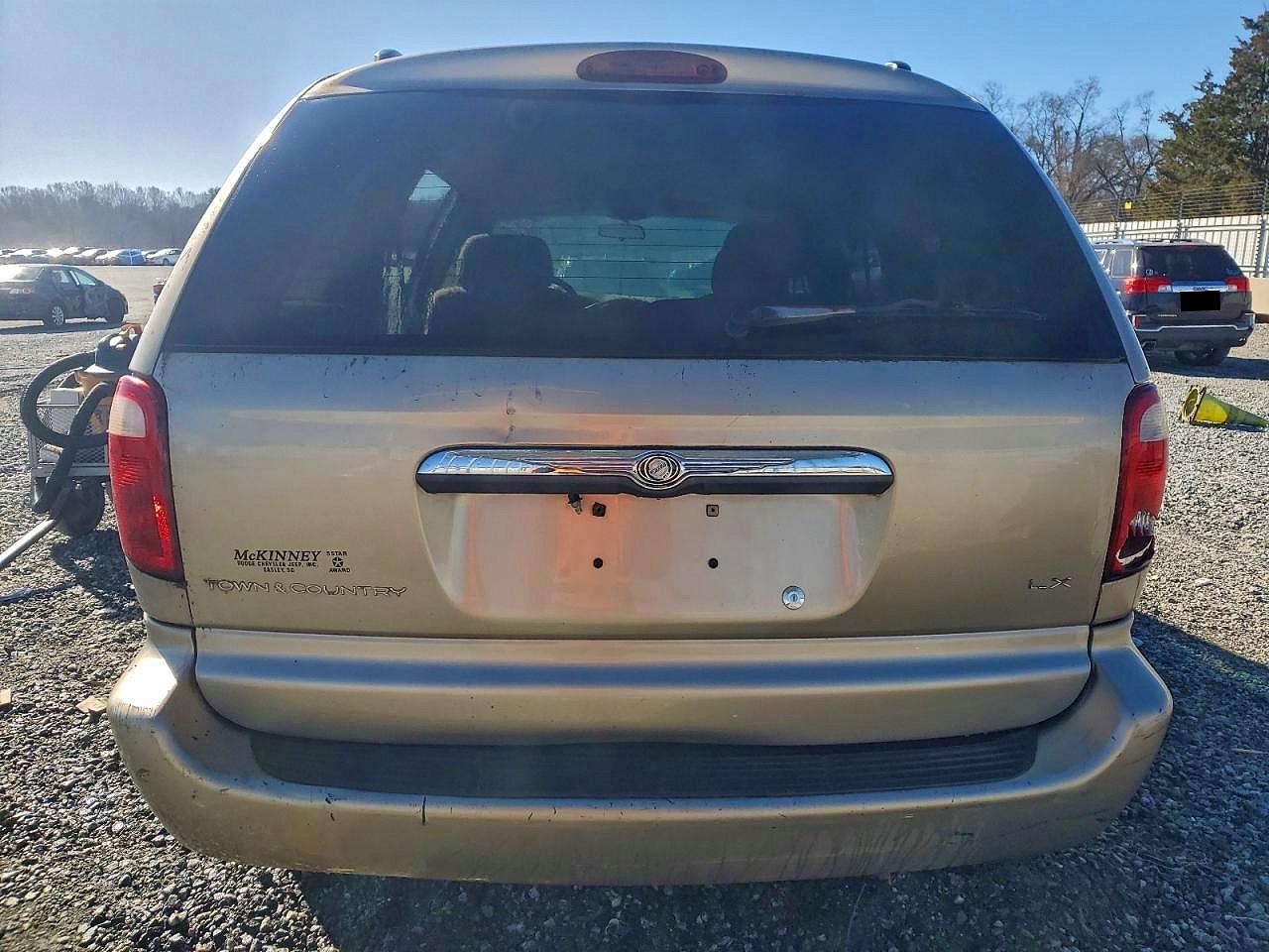 2002 CHRYSLER TOWN & COUNTRY LX photo 6