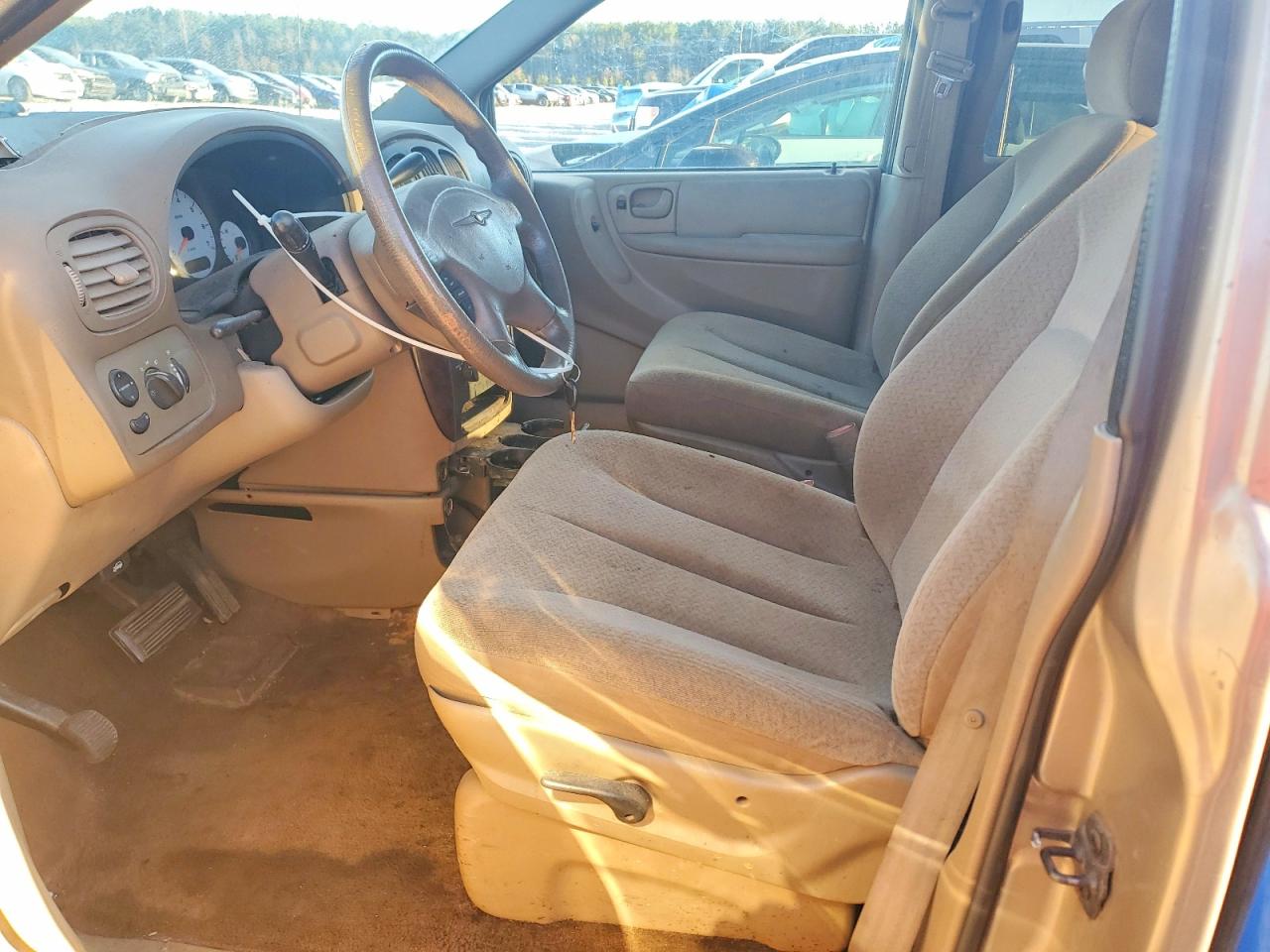 2002 CHRYSLER TOWN & COUNTRY LX photo 7
