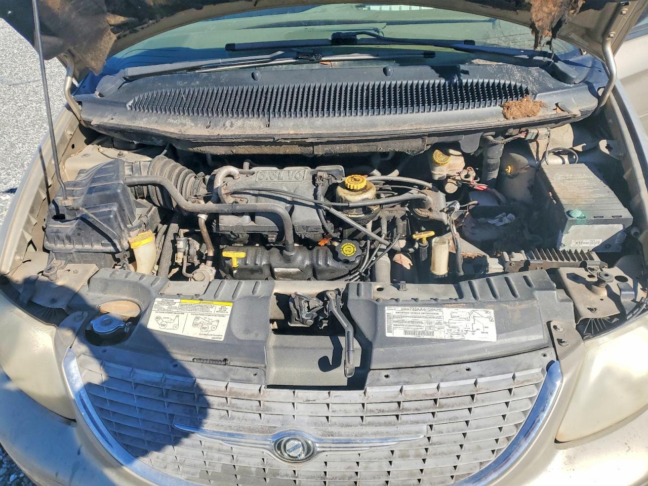 2002 CHRYSLER TOWN & COUNTRY LX photo 12