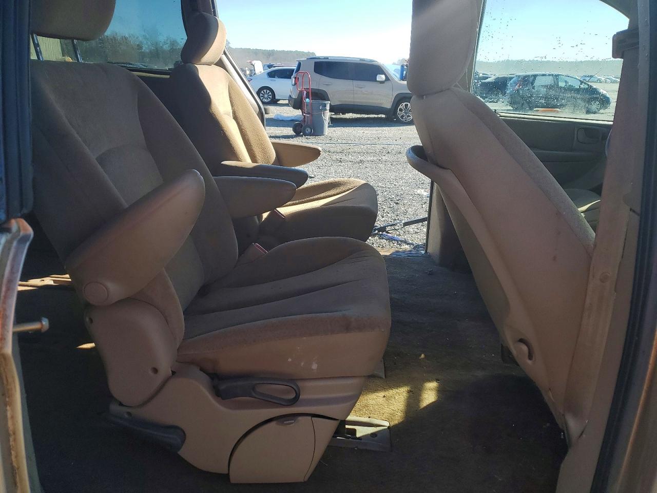 2002 CHRYSLER TOWN & COUNTRY LX photo 11