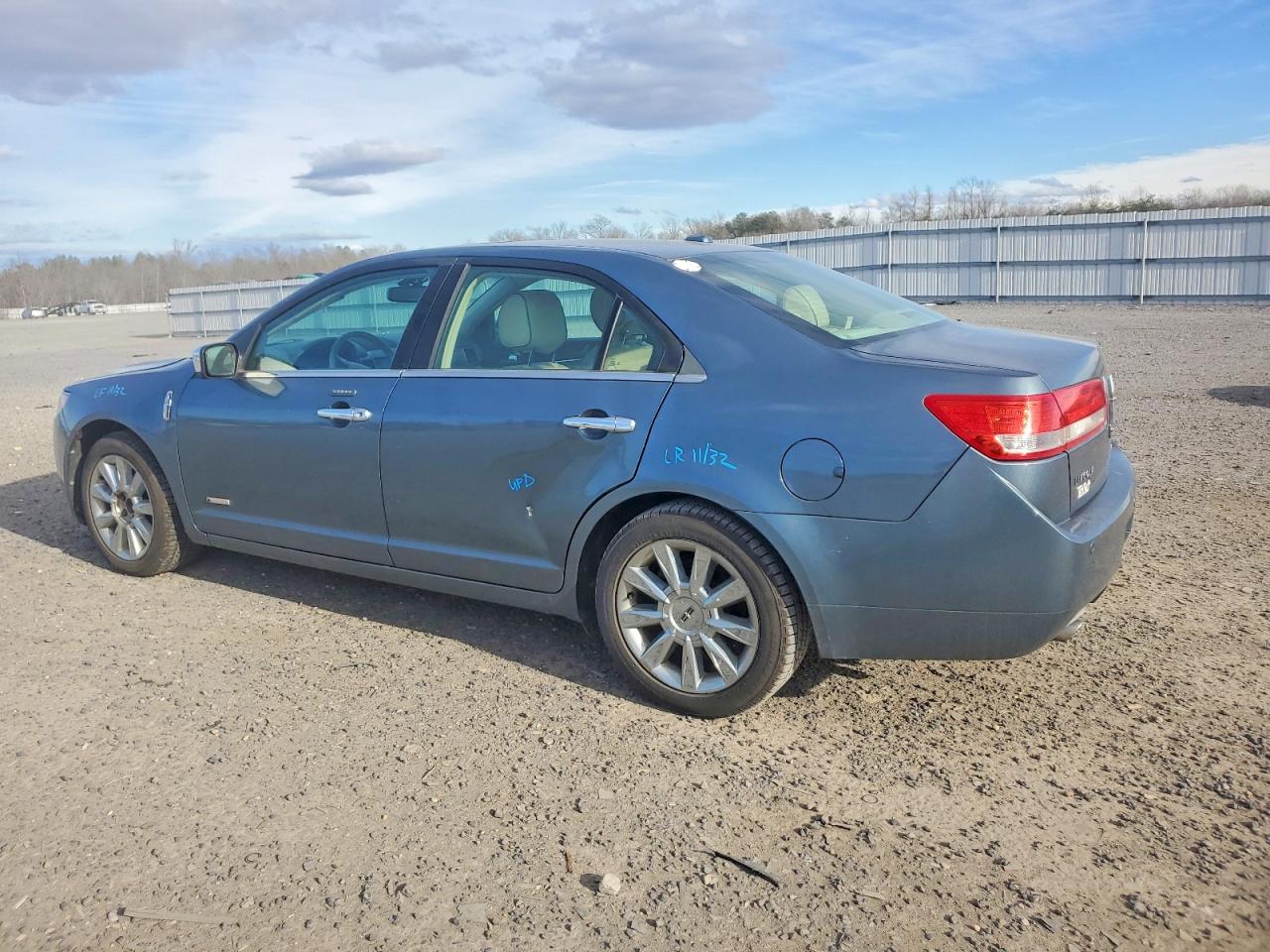 2012 LINCOLN MKZ HYBRID photo 2