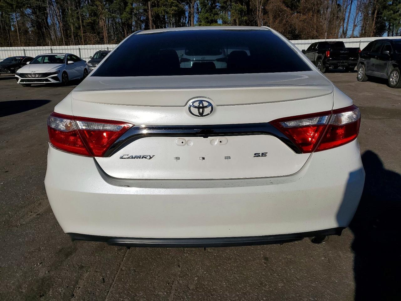 2016 TOYOTA CAMRY SE photo 6