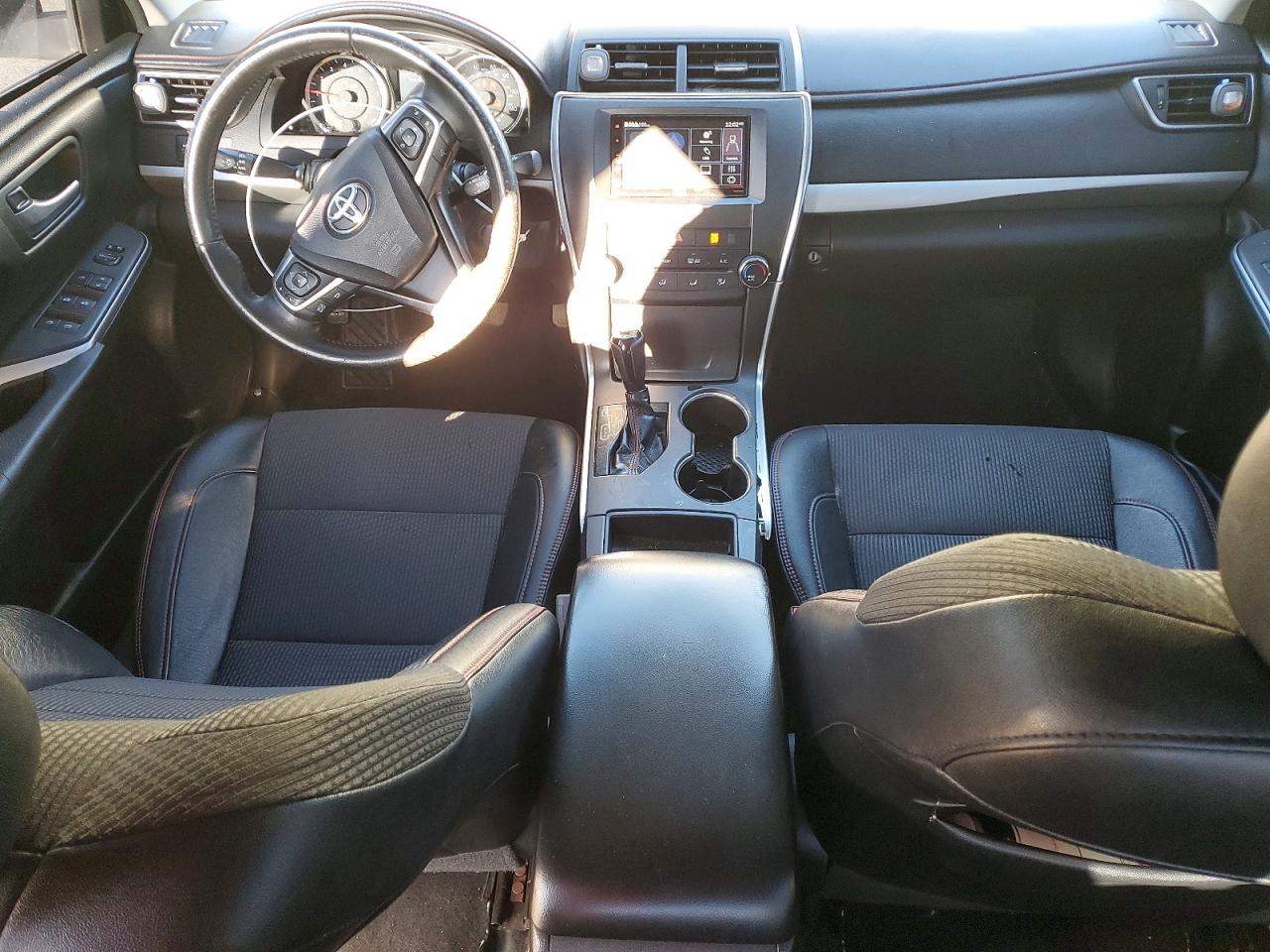 2016 TOYOTA CAMRY SE photo 8