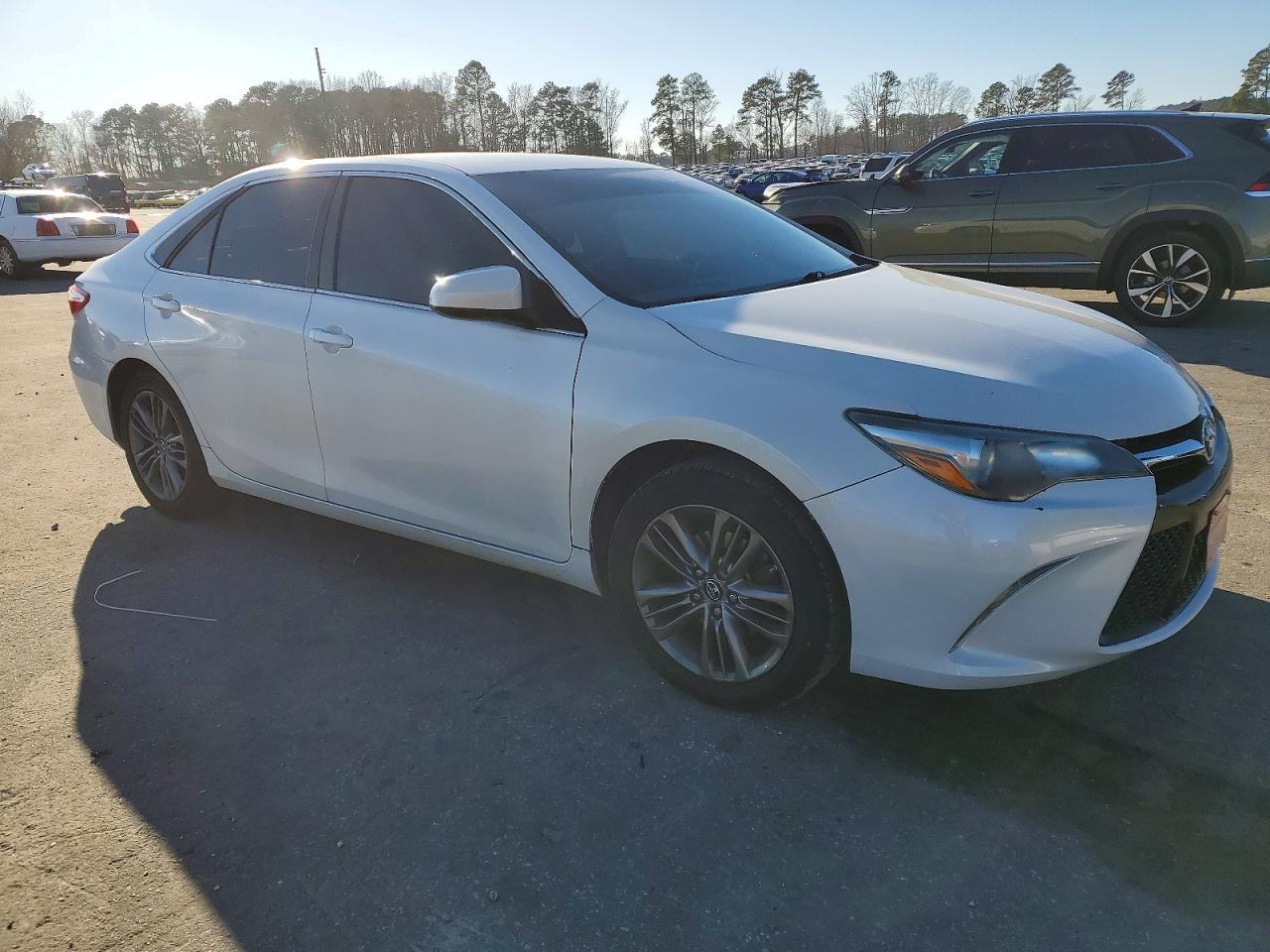 2016 TOYOTA CAMRY SE photo 4