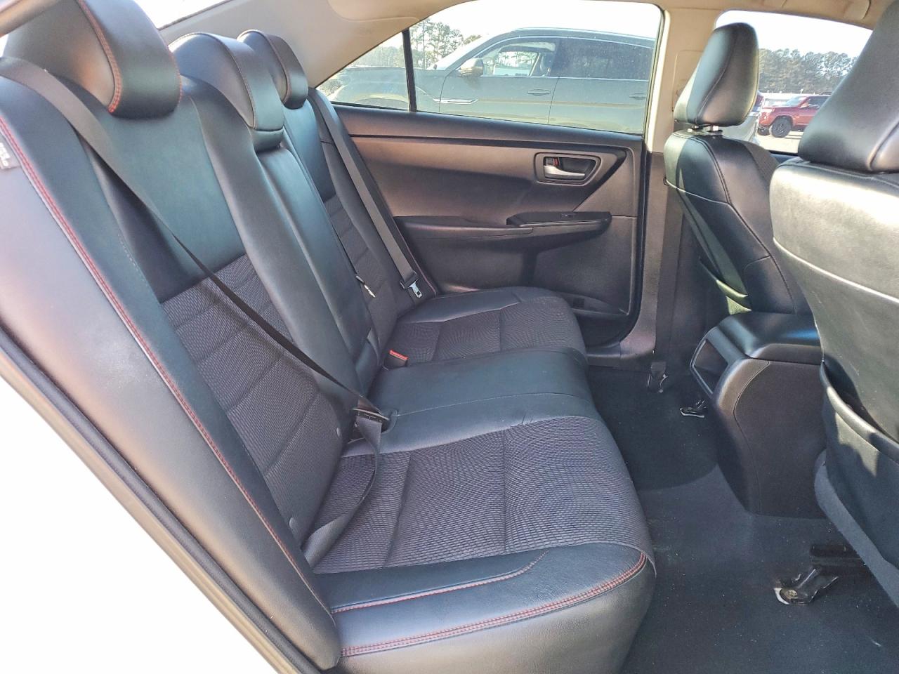 2016 TOYOTA CAMRY SE photo 10