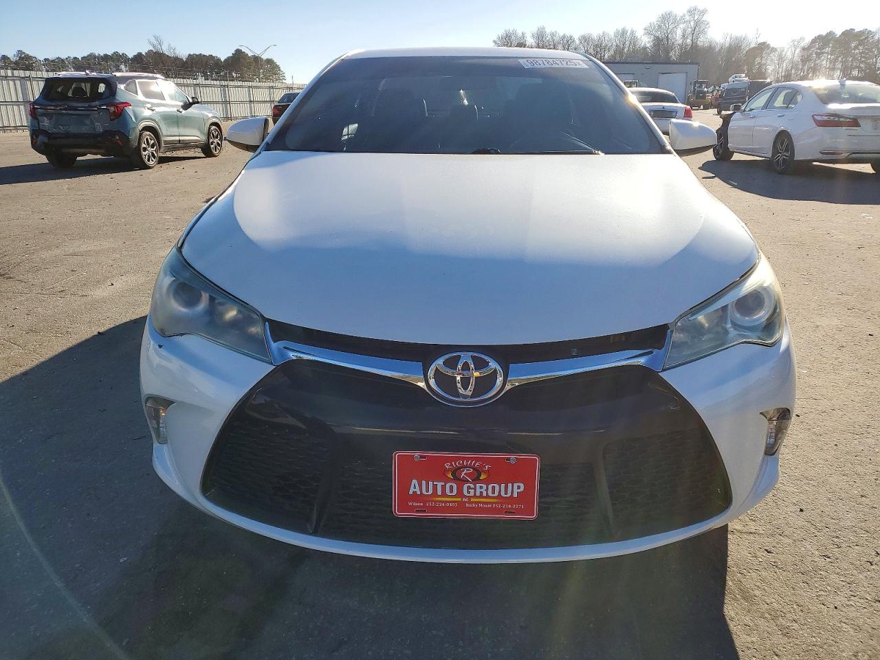 2016 TOYOTA CAMRY SE photo 5