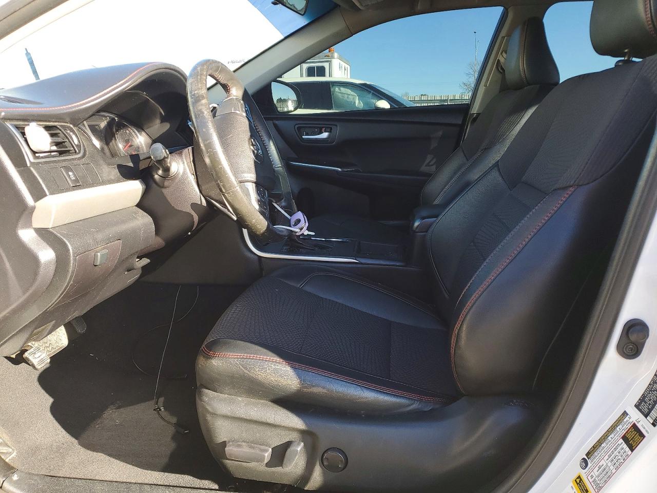 2016 TOYOTA CAMRY SE photo 7