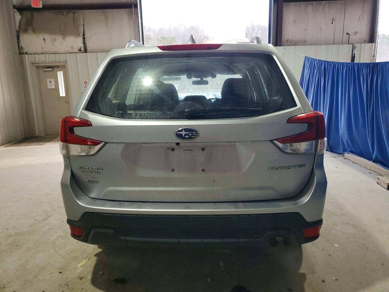 2021 SUBARU FORESTER photo 6