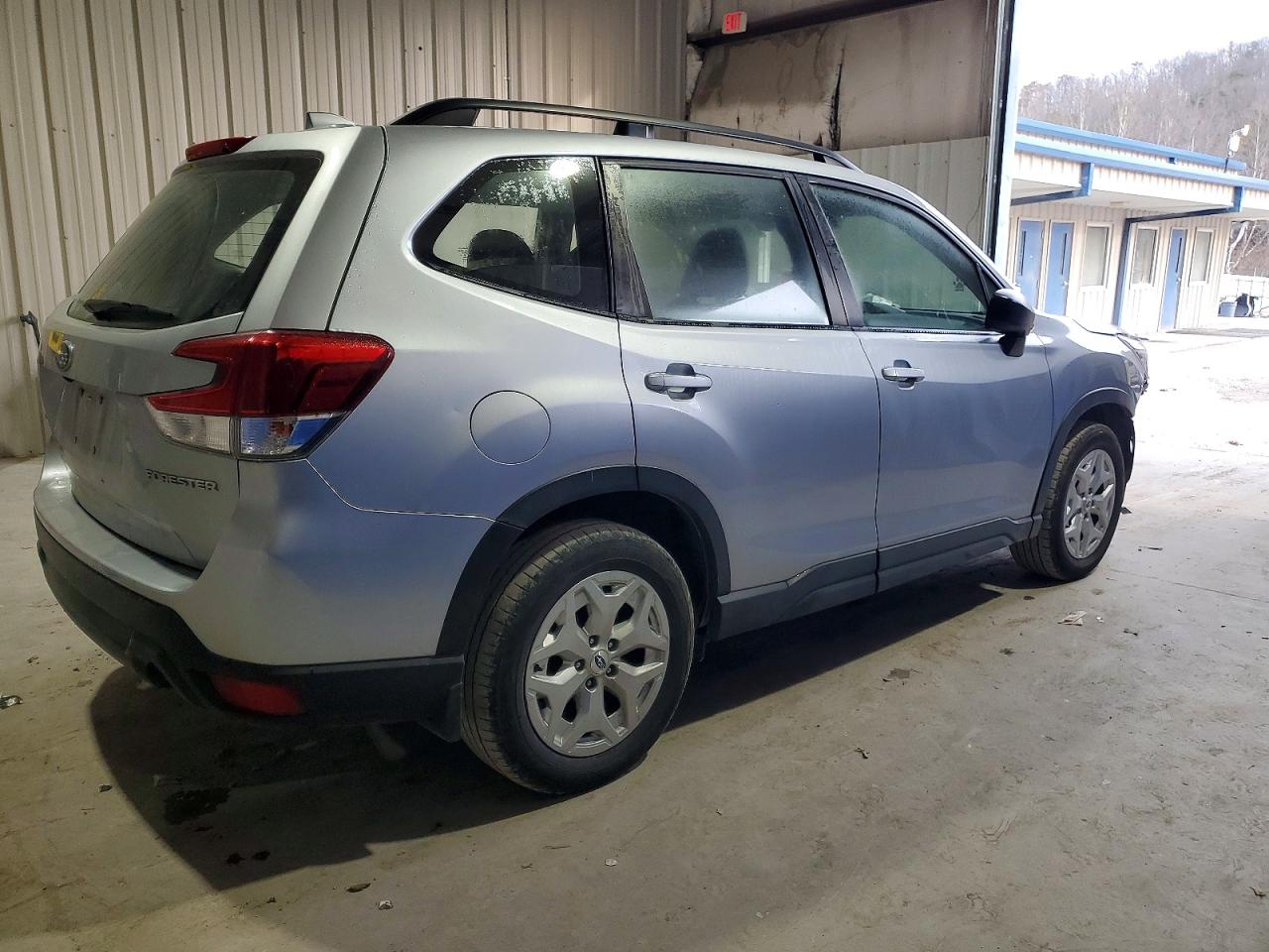 2021 SUBARU FORESTER photo 3