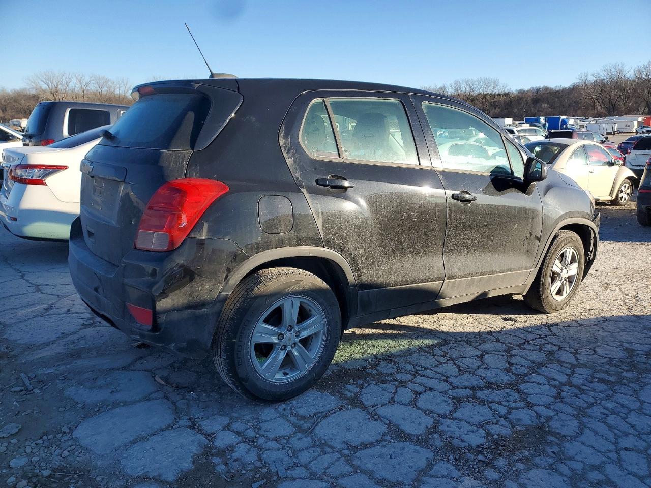 2020 CHEVROLET TRAX LS photo 3