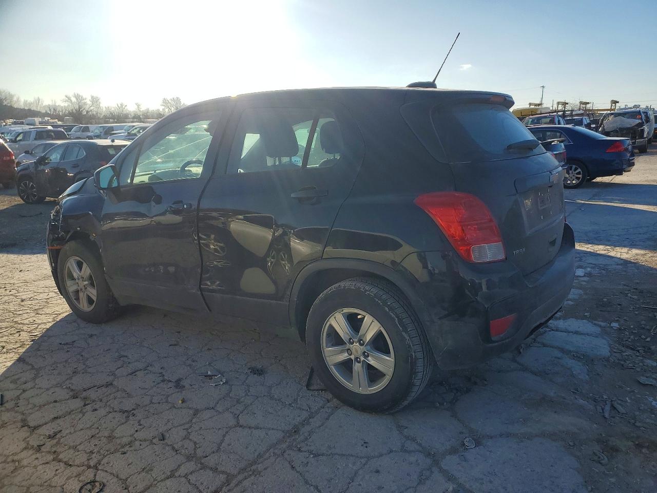 2020 CHEVROLET TRAX LS photo 2