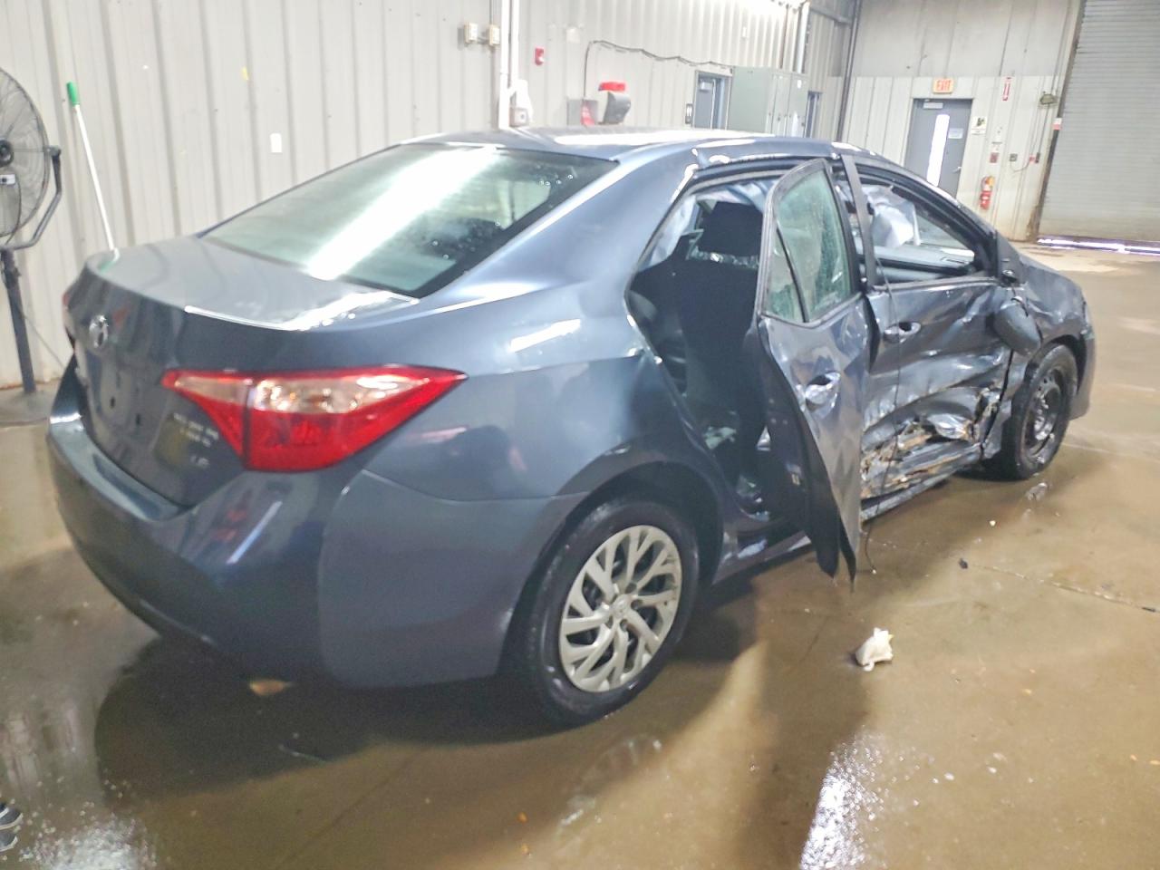 2019 TOYOTA COROLLA L photo 3