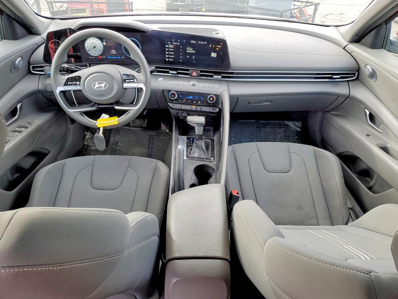 2024 HYUNDAI ELANTRA SEL photo 8
