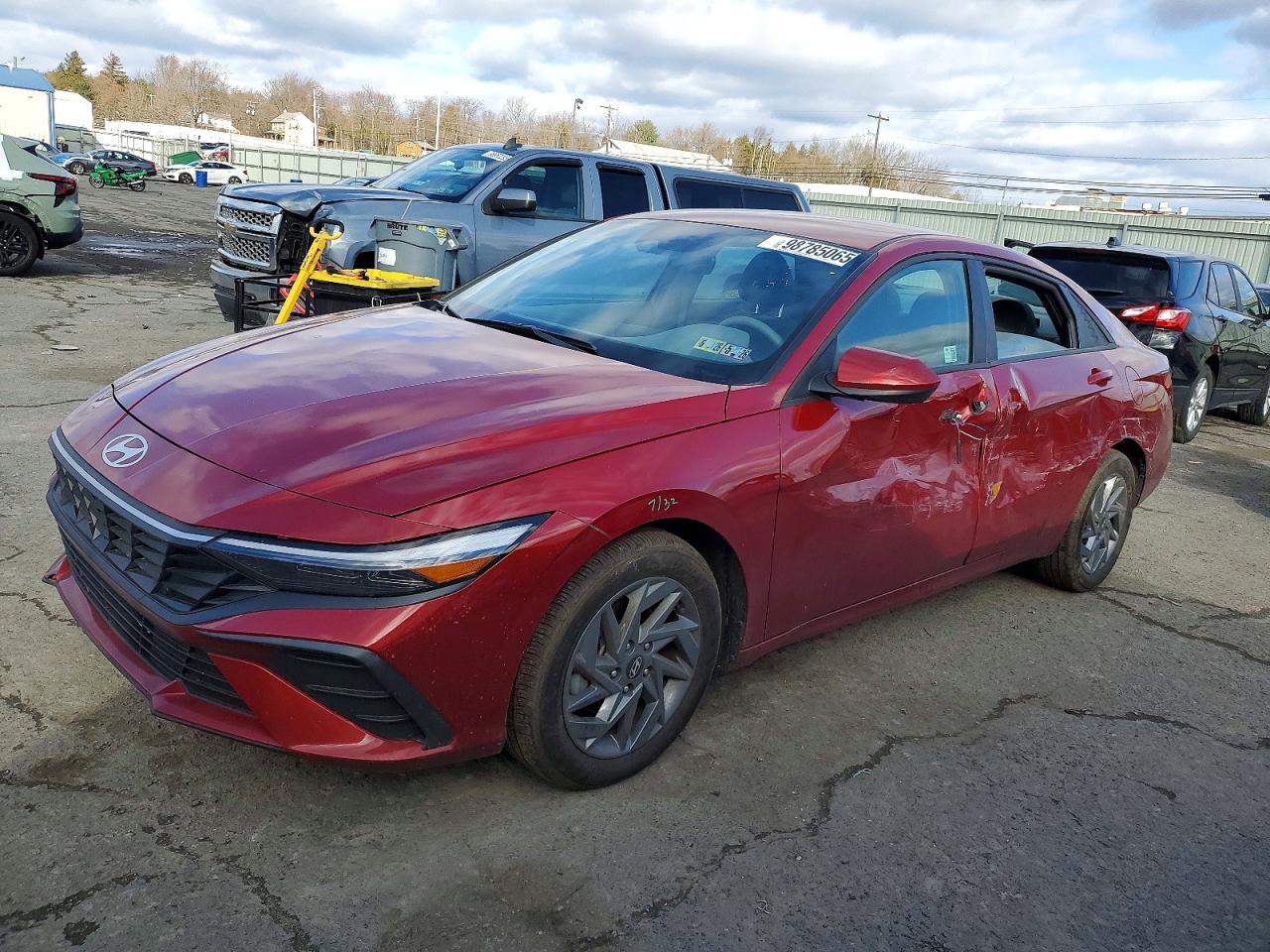 2024 HYUNDAI ELANTRA
