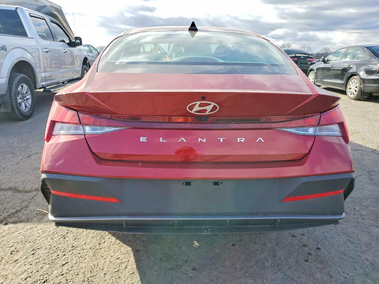 2024 HYUNDAI ELANTRA SEL photo 6