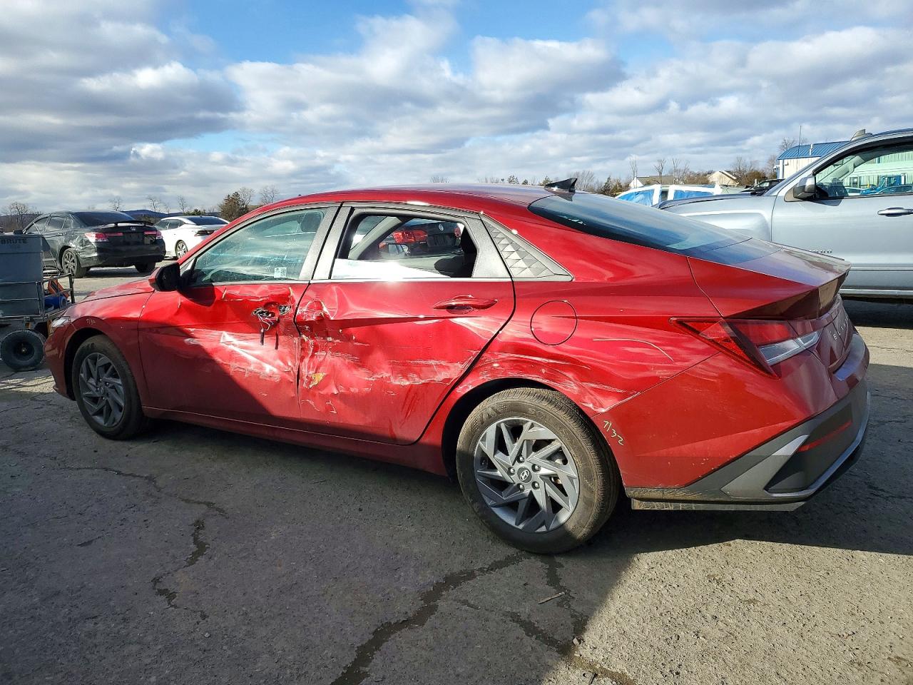 2024 HYUNDAI ELANTRA SEL photo 2